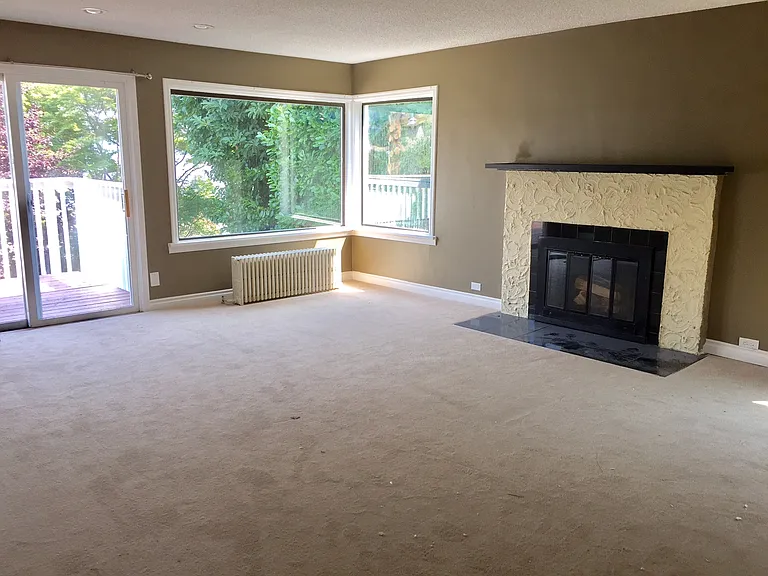 10742 Durland Ave NE — Photo 2