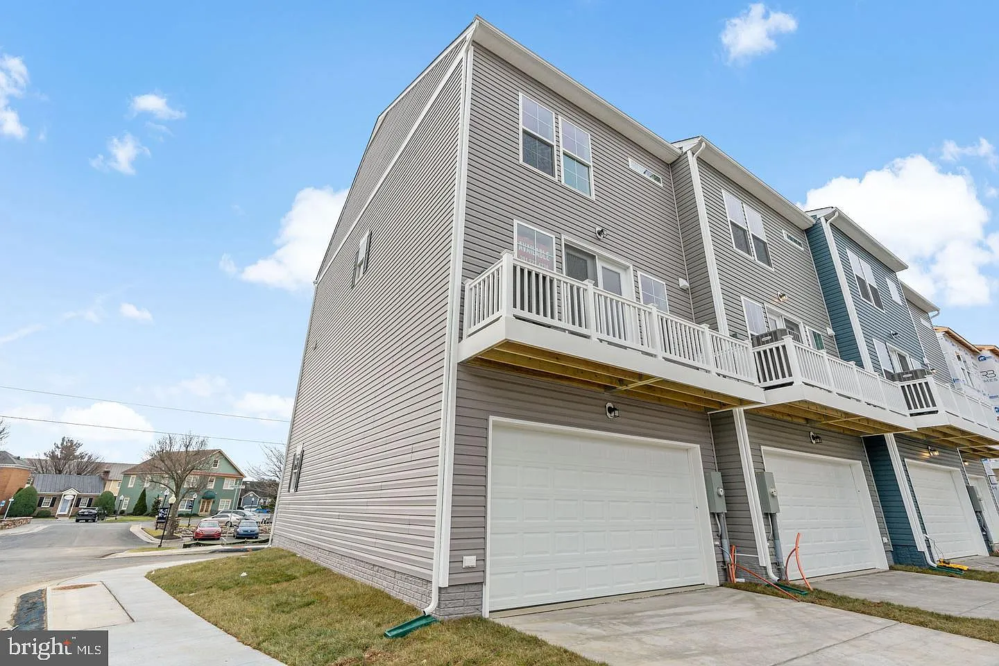 3 bed, 2.5 bath, $2,400 — Photo 3