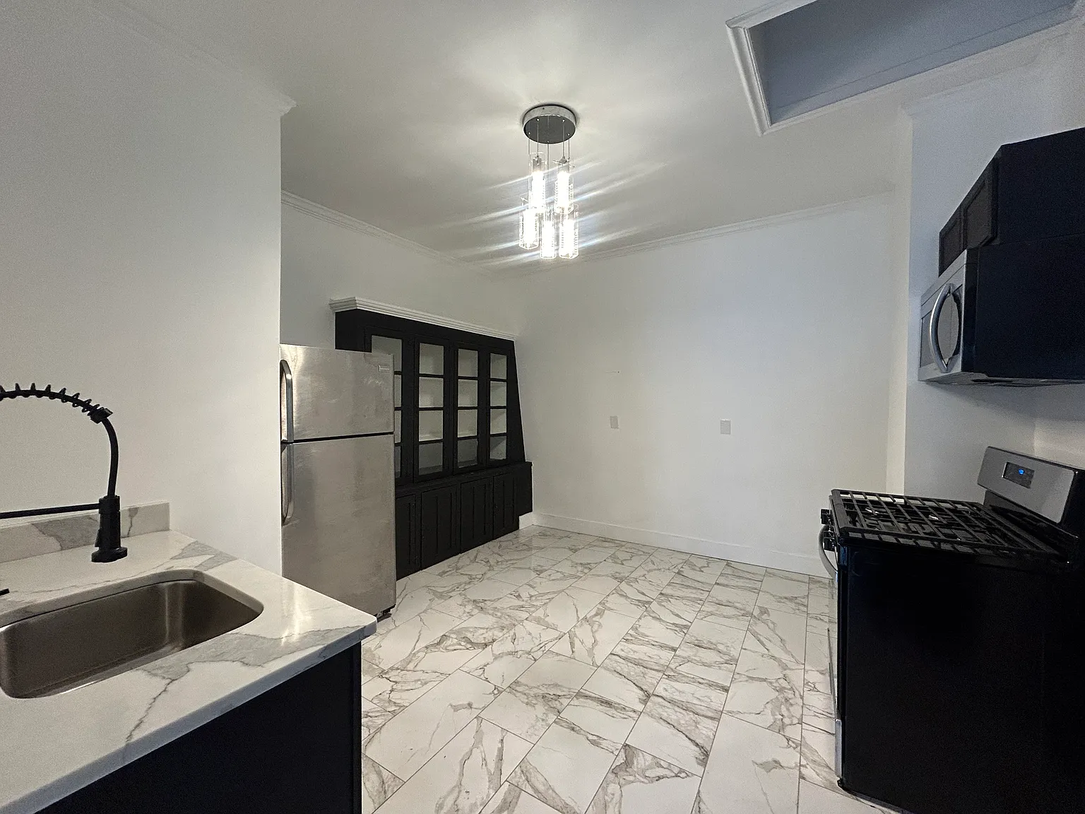 2 bed, 1750 sqft, $1,600 — Photo 3