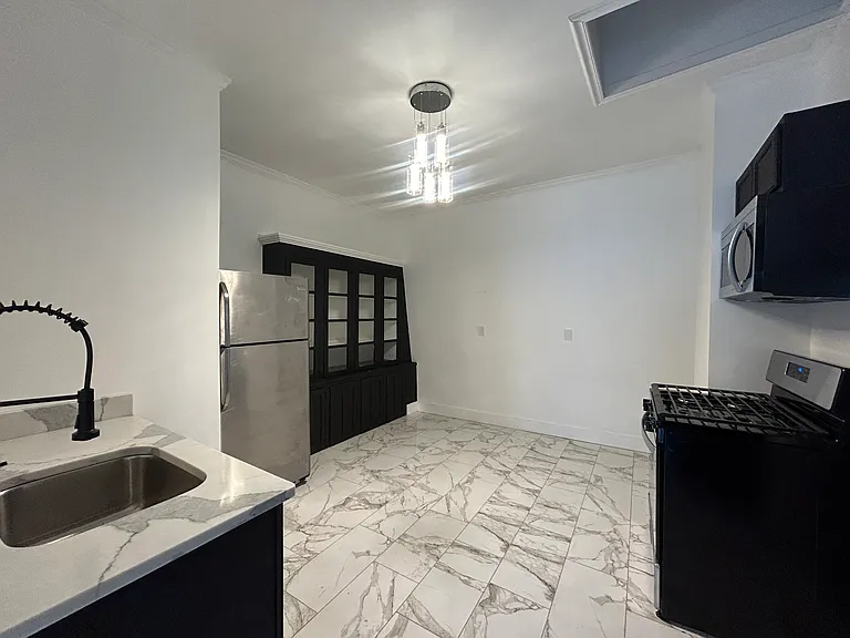 94 Walnut St #2 — Photo 3
