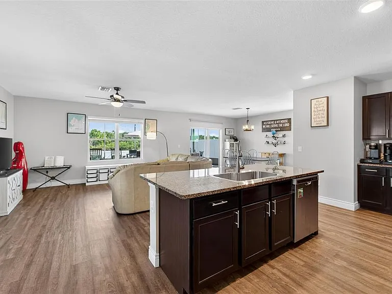 11176 Leland Groves Dr — Photo 15