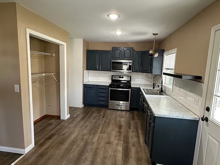 712 W Austin St #1 — Photo 3