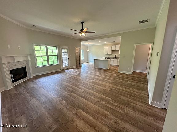 5th image of 1757 Benton Dr