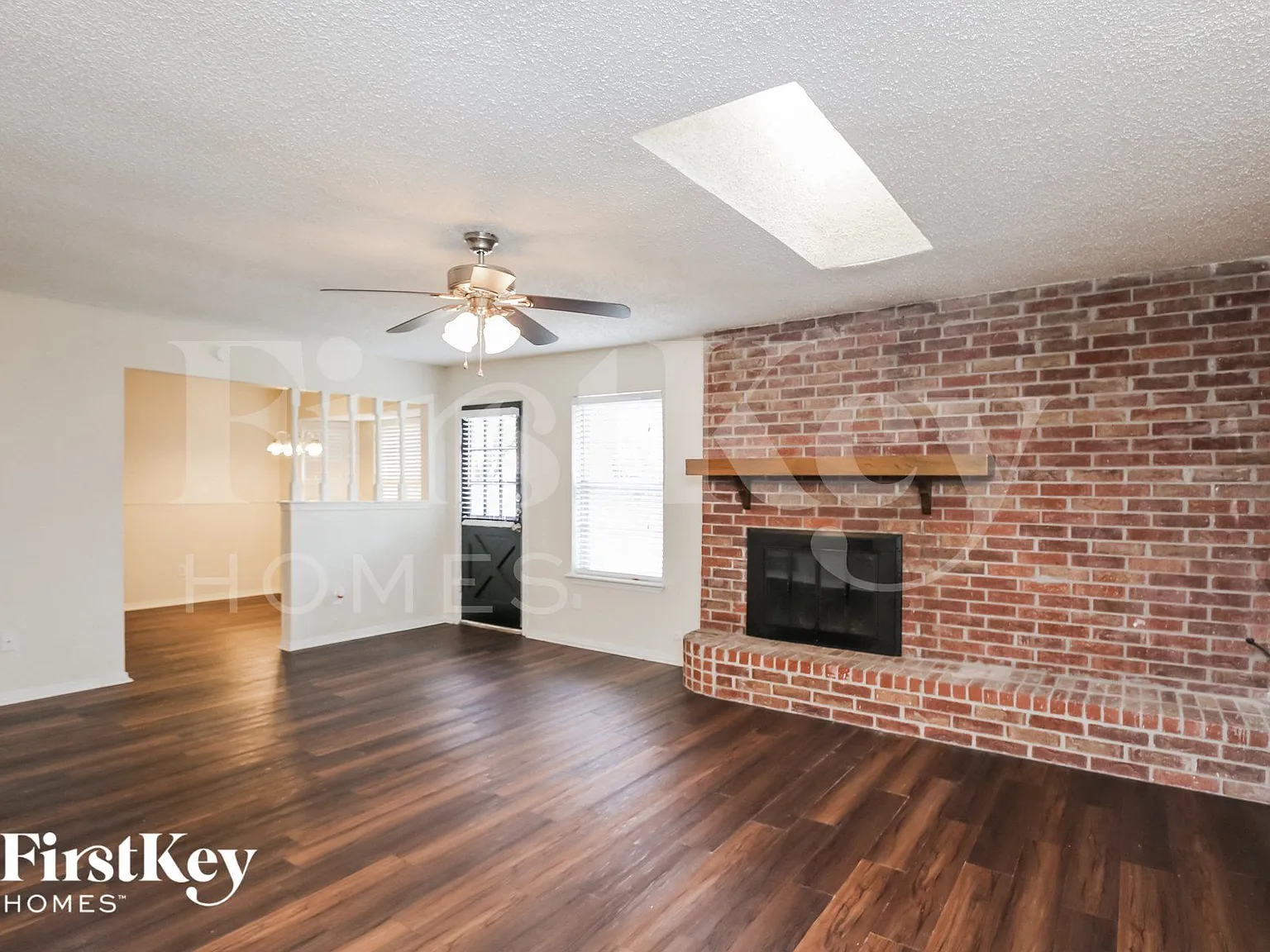 3 bed, 2.0 bath, 1423 sqft, $2,180 — Photo 4