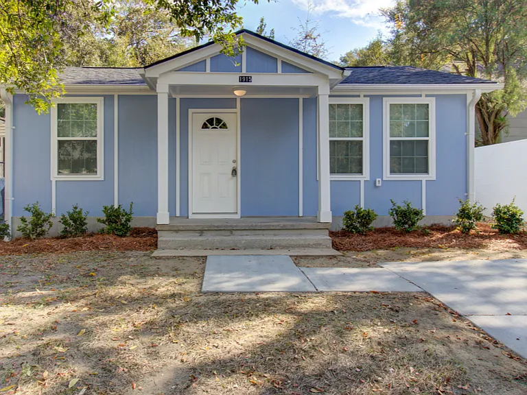 1915 Cherokee St — Photo 1