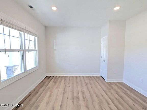 4th image of 291 Burnside Drive