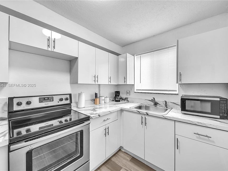2nd image of 506 N 60th Ter