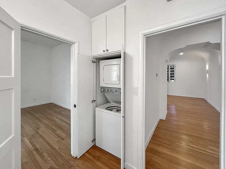 1220 N La Cienega Blvd #F2 — Photo 12