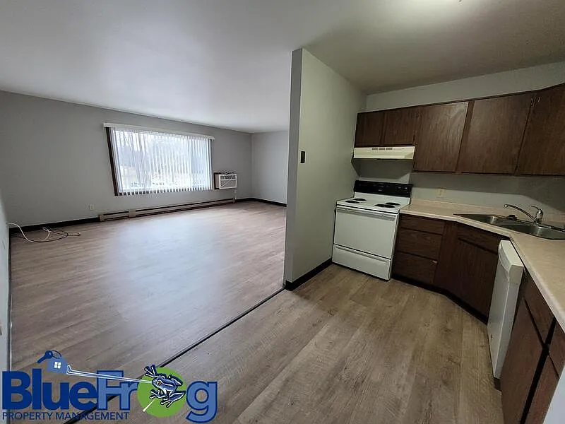 1 bed, 1.0 bath, $899 — Photo 2