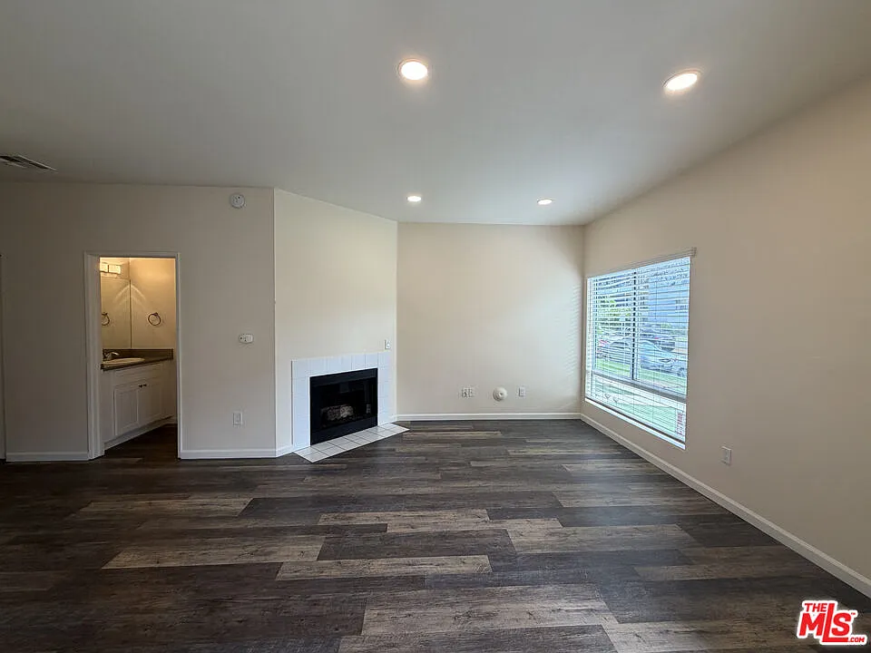 2 bed, 2.5 bath, 1200 sqft, $3,400 — Photo 3