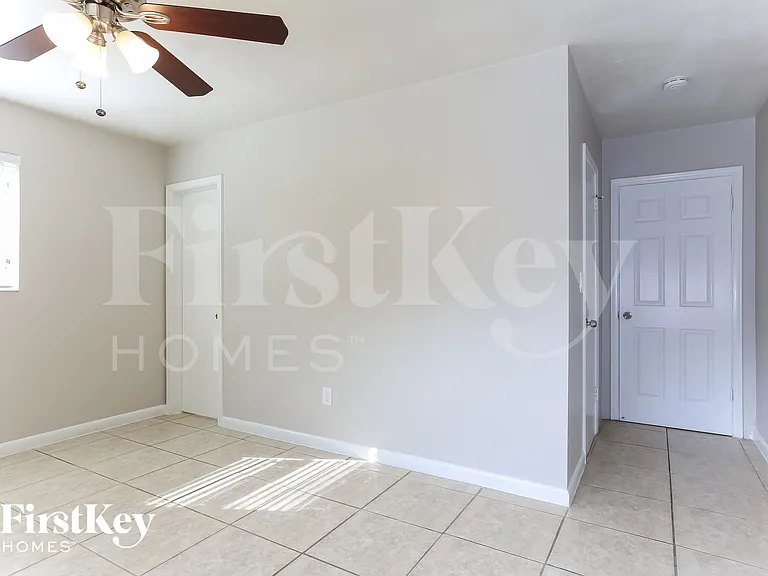 2230 NW 42nd Ave — Photo 10