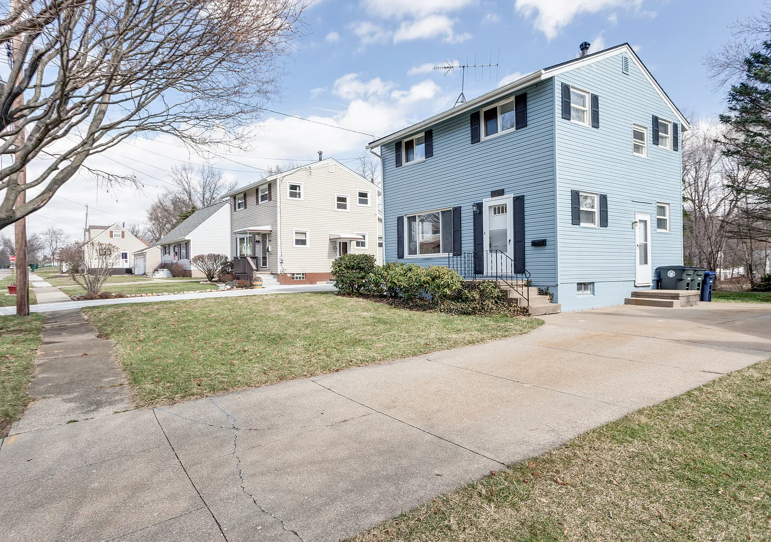 Charming 3-Bed Home with New Kitchen, Fresh Finishes & Big Backyard on a Quiet Dead-End Street — Photo 1