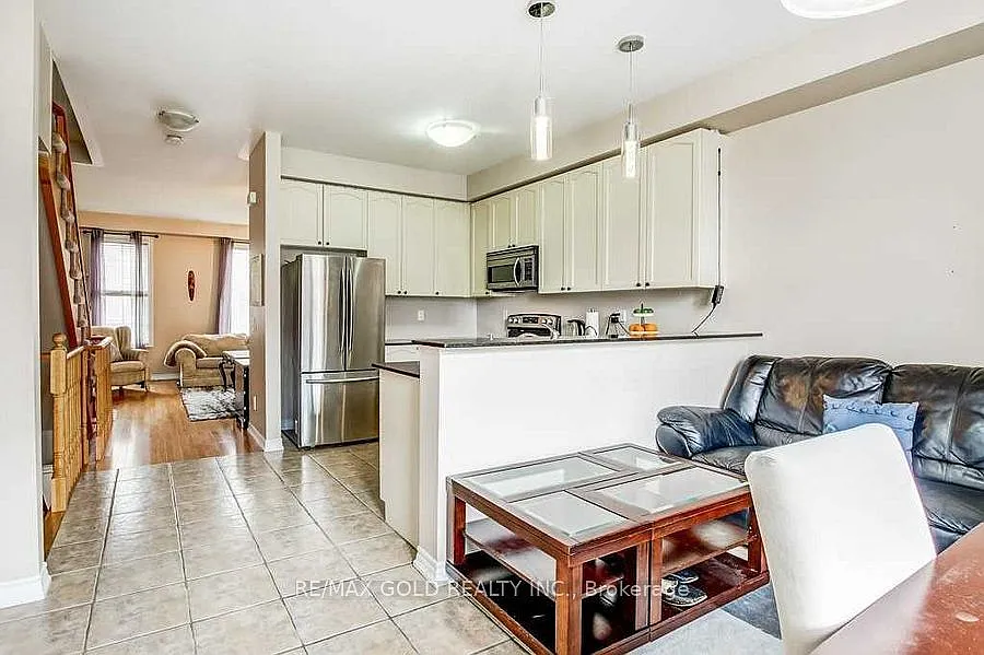 4 bed, $3,300 — Photo 3