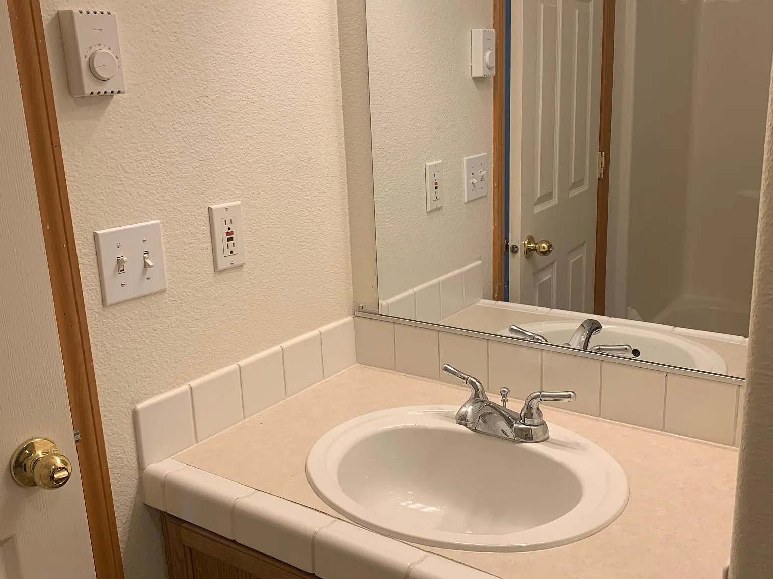 2 bed, 1.5 bath, 1290 sqft, $1,800 — Photo 4
