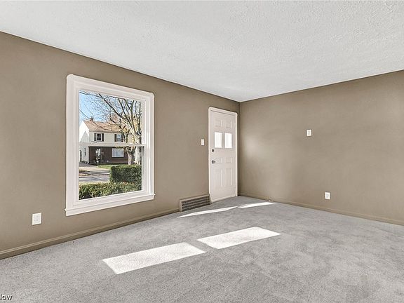 4th image of 5287 E 119th St