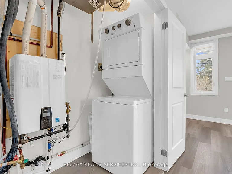 1 Bond Cres #5 — Photo 8