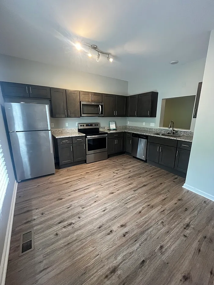3 bed, 2.5 bath, 1800 sqft, $1,895 — Photo 2
