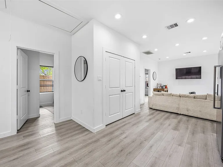 8614 Peachtree St #A — Photo 10