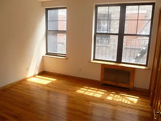 Rented by Robyn Lee, LREB