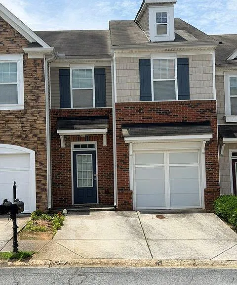 2068 Executive Dr — Photo 1