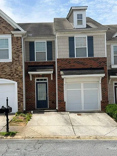 2068 Executive Dr Photo 1