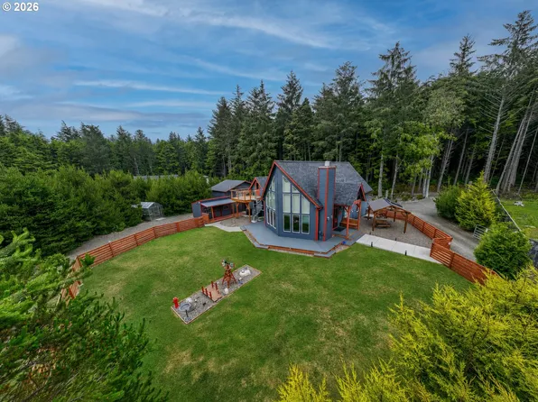 810 SW Wakeetum St, Waldport, OR 97394