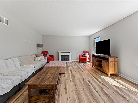 5th image of 4828 Clements View Dr
