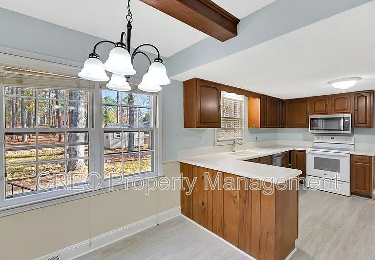 321 Shaftesbury Ln — Photo 11