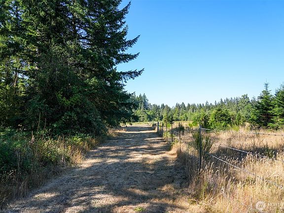 5th image of 7123 115th Avenue SW