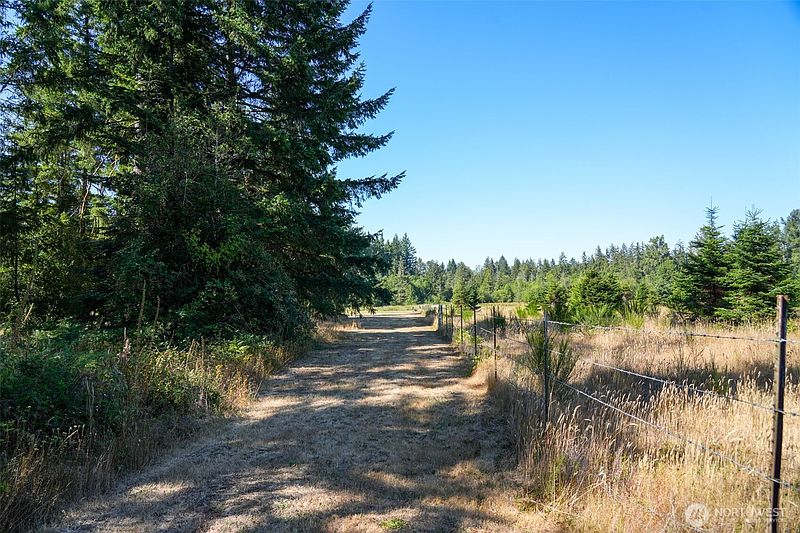 5th image of 7123 115th Avenue SW