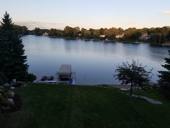 3rd image of 16067 Knobhill Dr