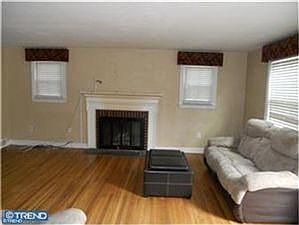 3rd image of 52 W Salisbury Dr