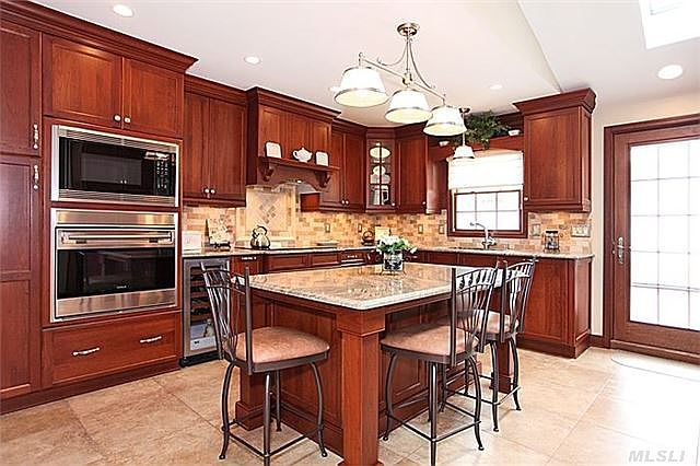 1st image of 2488 Putnam Dr