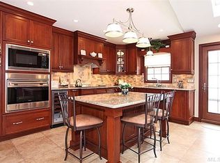 2488 Putnam Dr, East Meadow, NY 11554