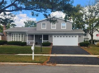 438 Monticello Ave, Westmont, IL 60559