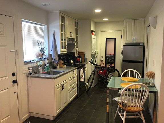 2nd image of 439 Encina Ave Unit A