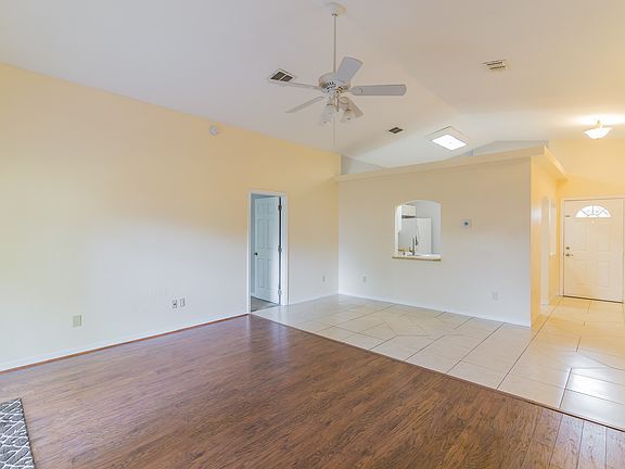 4th image of 130 W 8th St