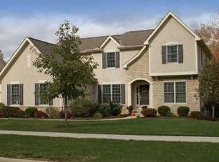 2879 Laura Pl, Lewis Center, OH 43035