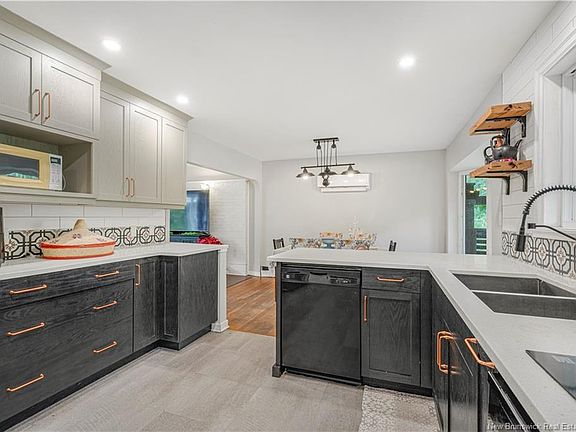 5th image of 1019 York St