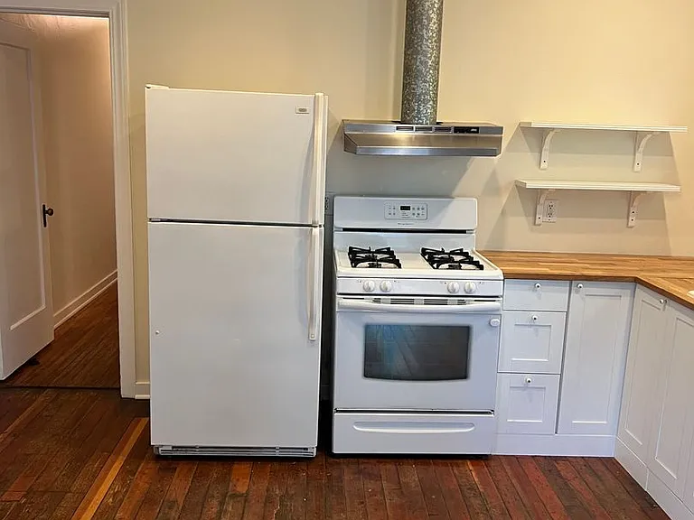 221 Wilson St — Photo 9