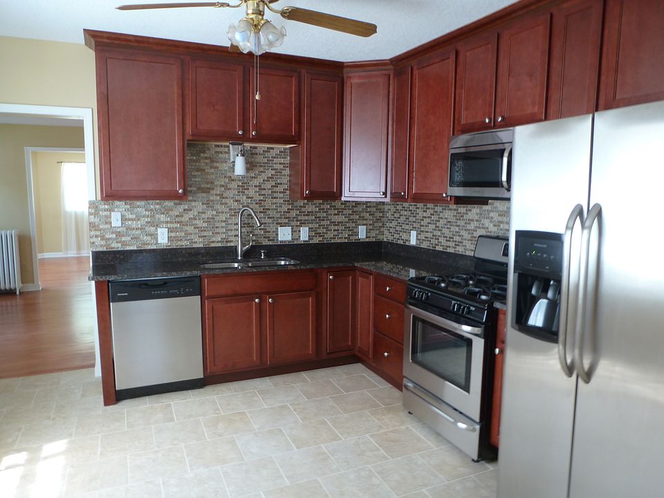 1st image of 664 Asbury St