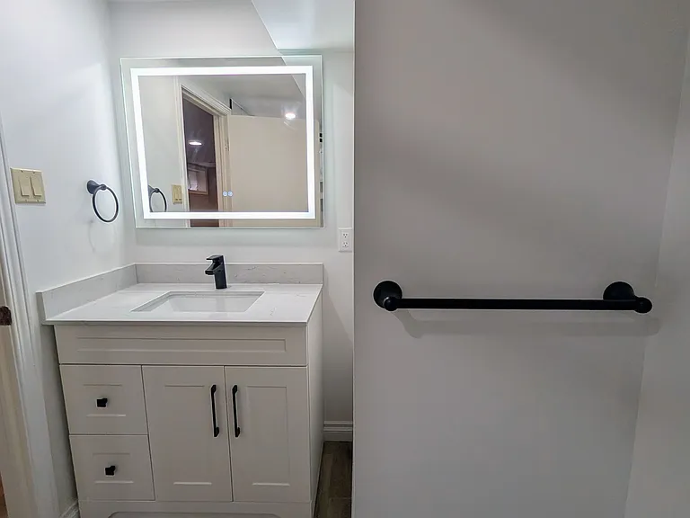 1001 Maitland St — Photo 32