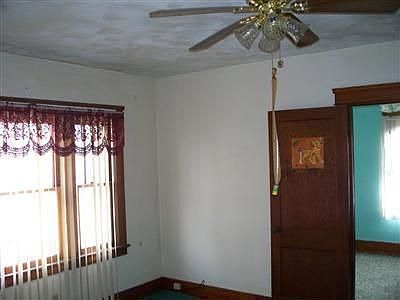 3rd image of 1055 W 21st St