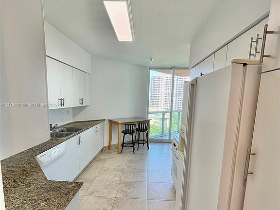 4th image of 3370 NE 190th St APT 902