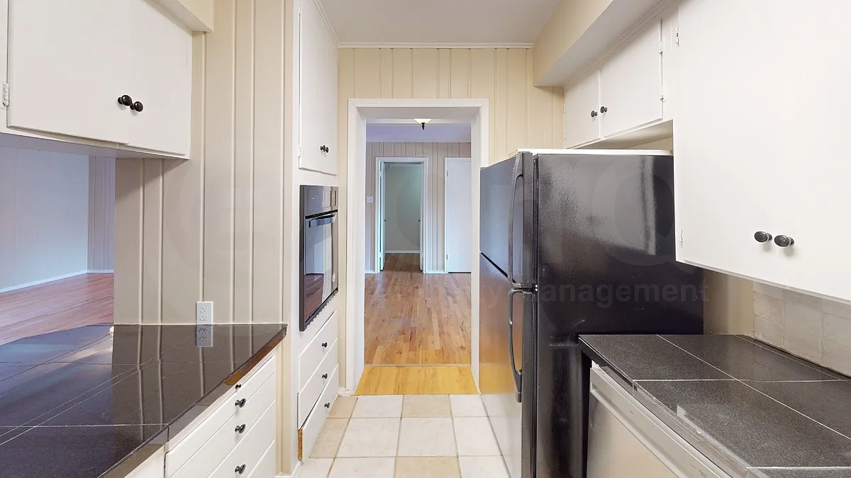 2 bed, 2.0 bath, 1387 sqft, $2,600 — Photo 2