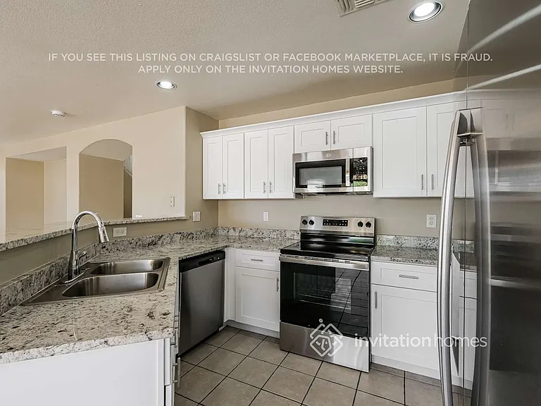 15324 W Watson Ln — Photo 10