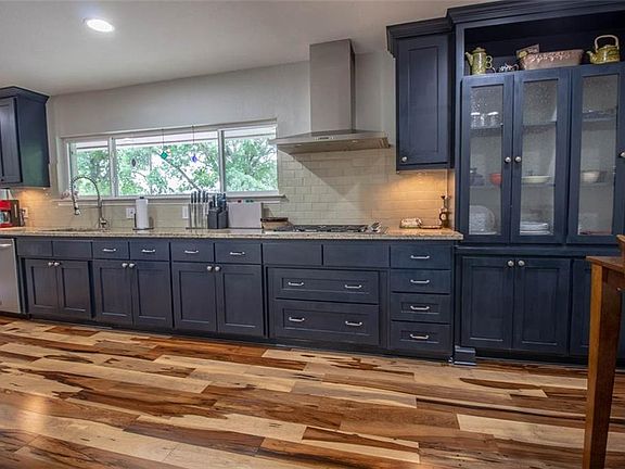 4th image of 819 Clarence Dr