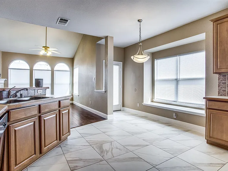 1402 Sunshine Dr — Photo 19