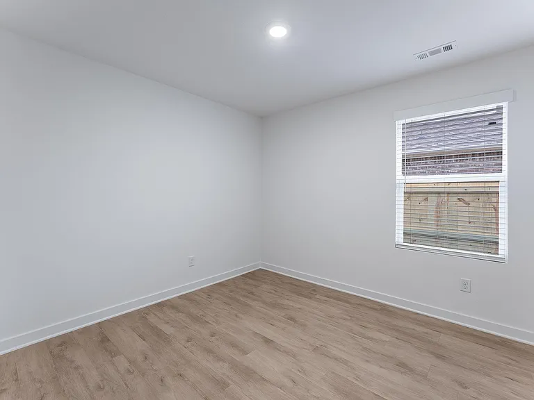 138 S Maroon Ave — Photo 22