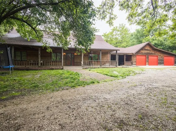 212 N Water St, Clinton, MO 64735